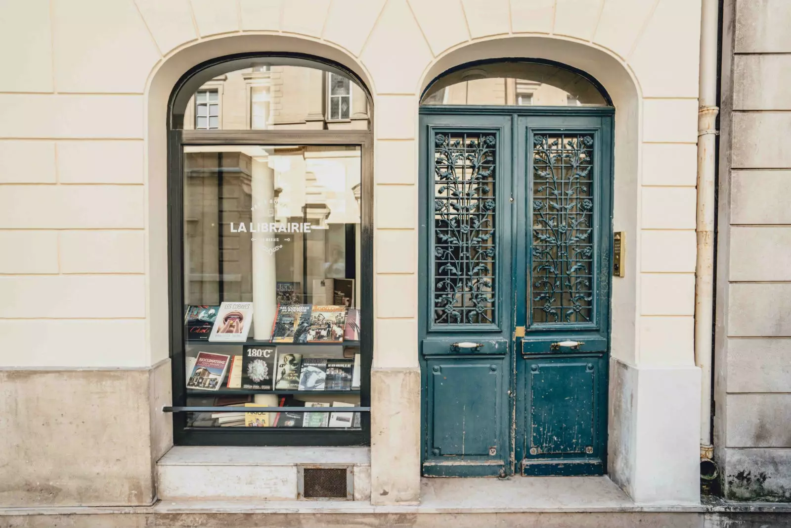 'La Librerie' tinsab f'Le Marais, wieħed mill-aktar distretti stylish f'Pariġi.