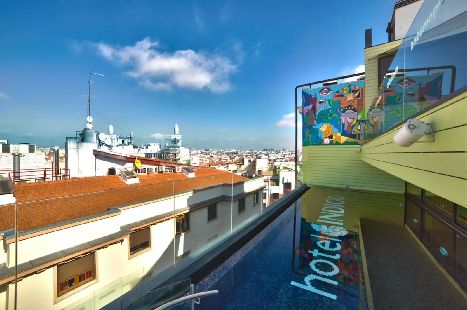 Infinity-Pool Hotel Indigo Madrid