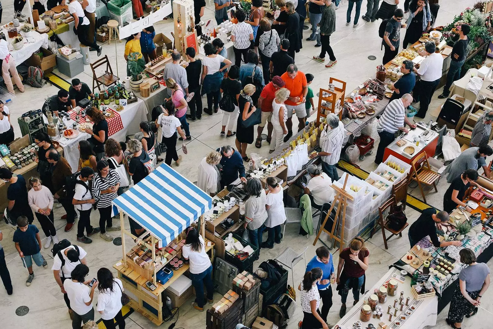 Vista des de dalt d'All Those Food Market