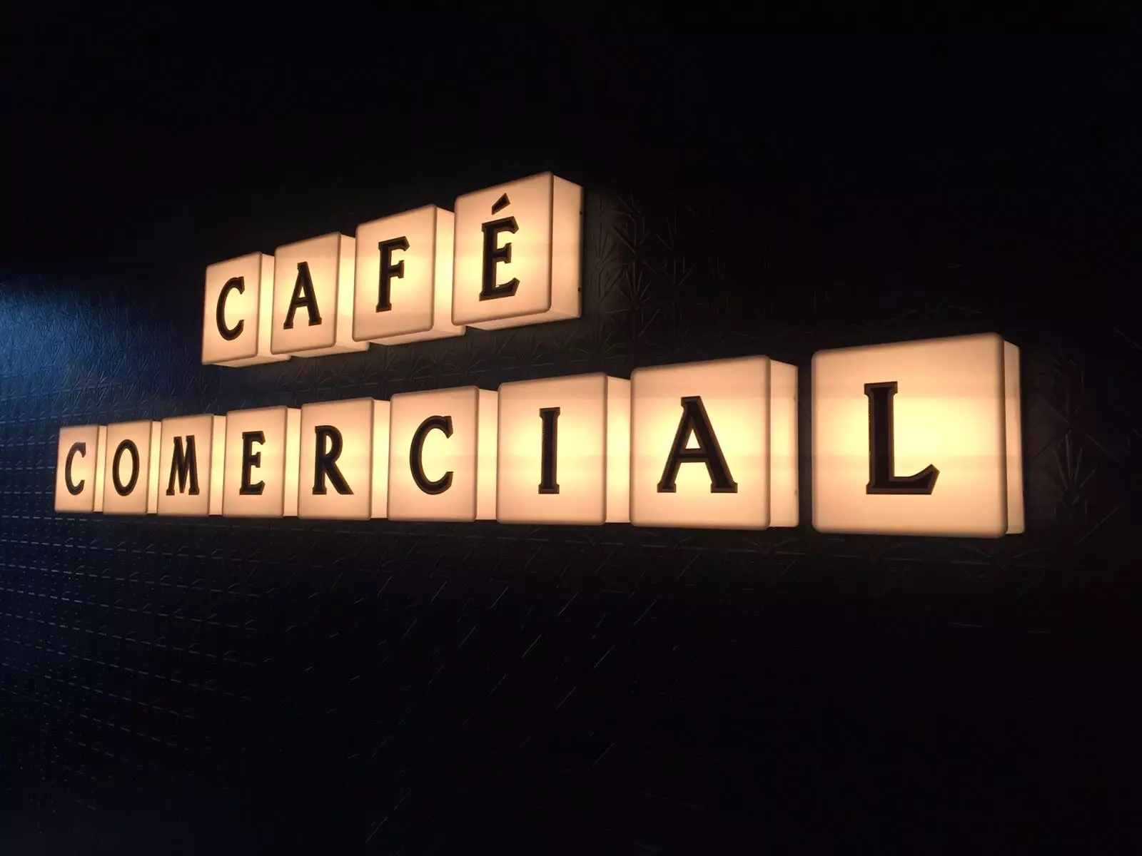 Opnar aftur Commercial Café í Madríd