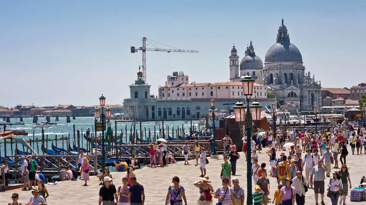 Venezia inizia la sua crociata contro il fast food