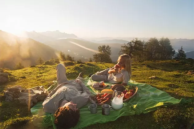 Kırsal kesimde piknik için film müziği