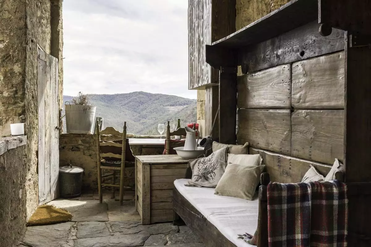 Rustic details at the entrance to the kitchen of Mas El Mir.