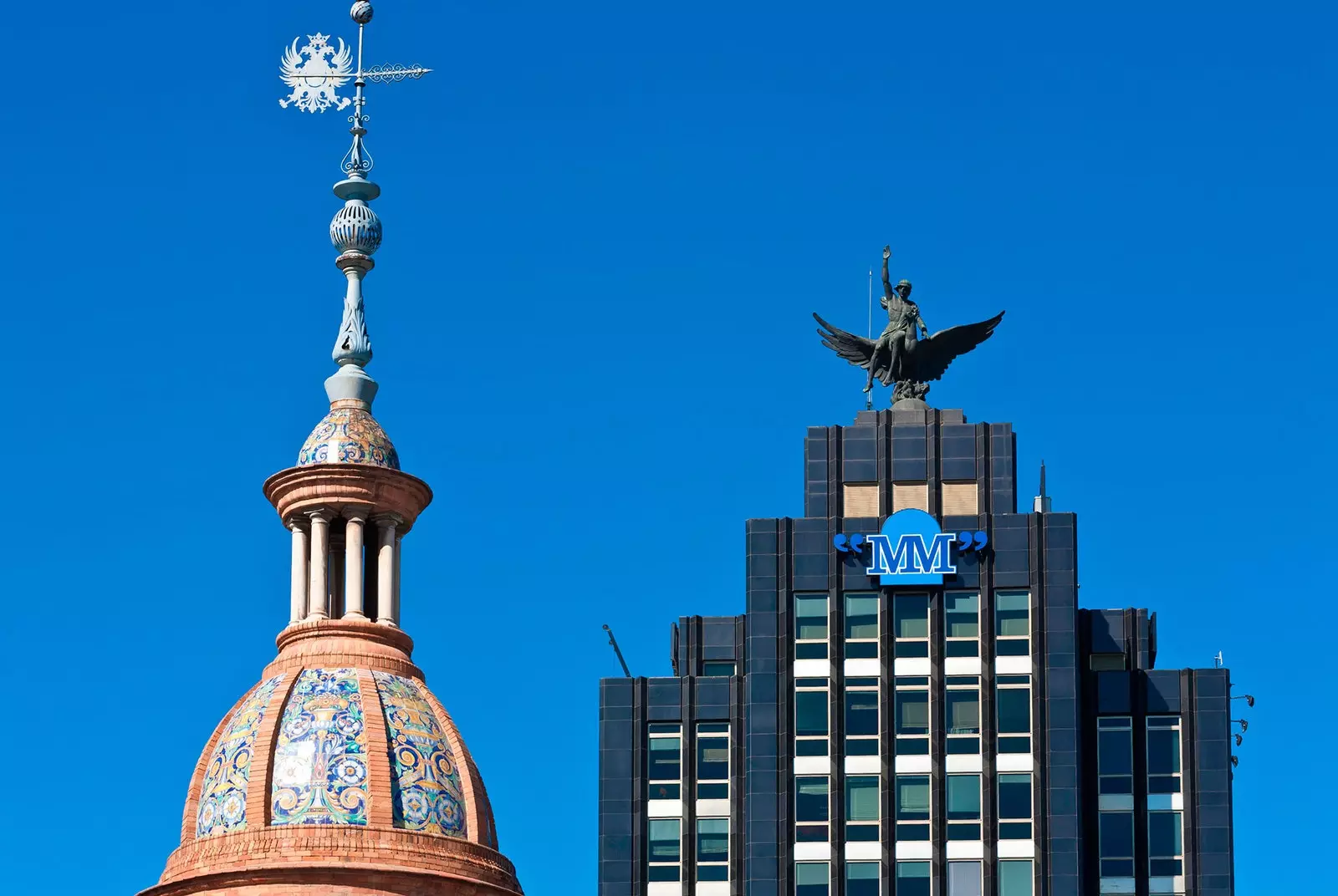 Το πουλί Phoenix βρίσκεται τώρα στο Paseo de la Castellana