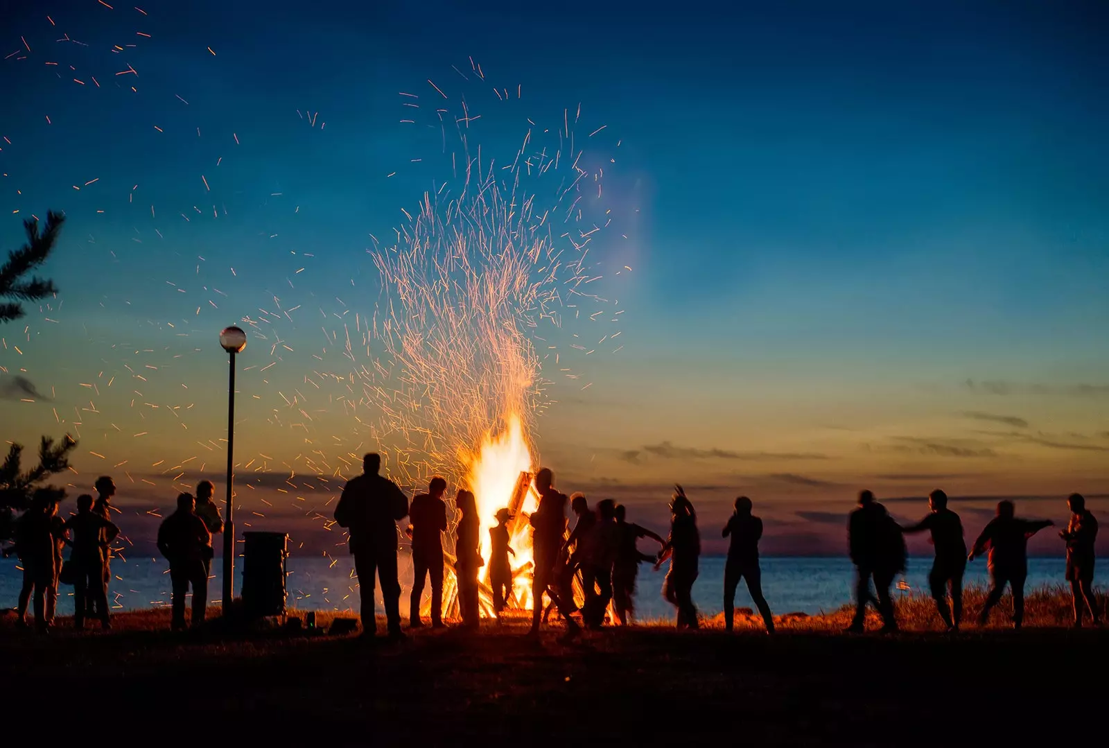 Deireadh seachtaine le Oíche San Juan mar phríomhcharachtar