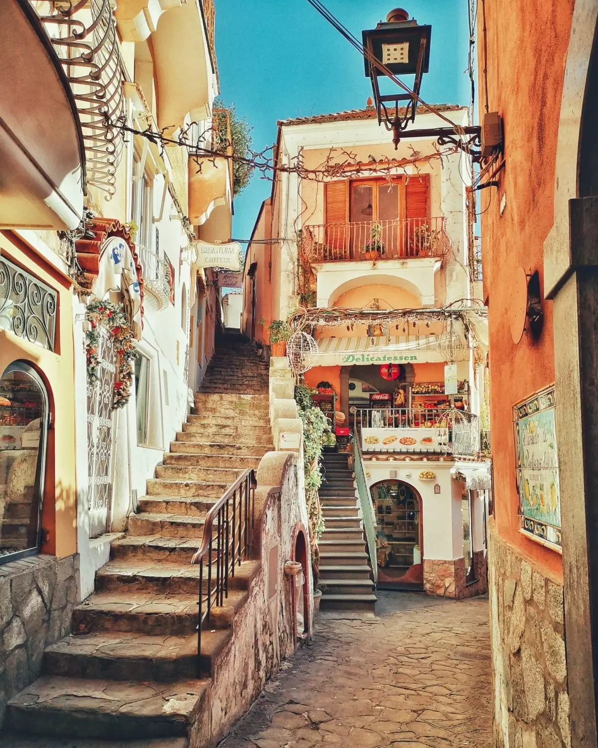 Những con hẻm đẹp như tranh vẽ của Positano.