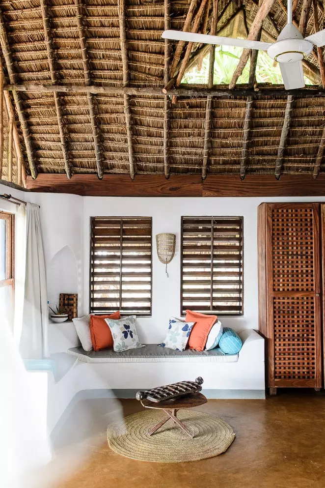 Matemwe Lodge Zanzibar дахь өрөөнүүдийн нэгний дотоод засал чимэглэл.