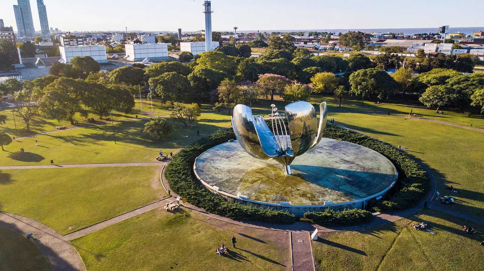 De Floralis Genrica zu Recoleta