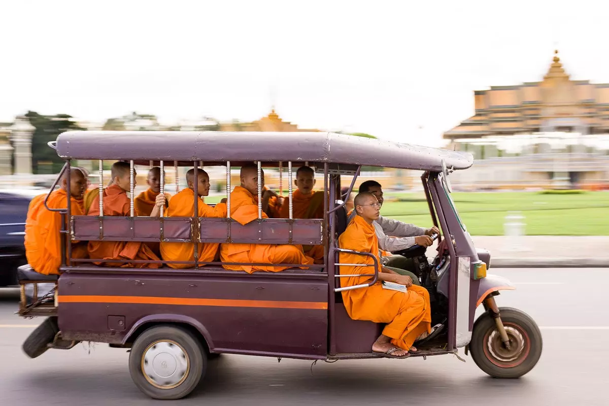 Tuktuk Buddha di Kamboja