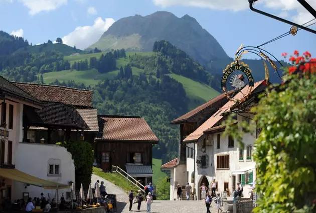 قرية Gruyères قرية الجبن والأجانب