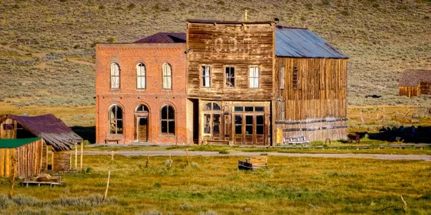 Hotel abandonado na cidade de Bodie