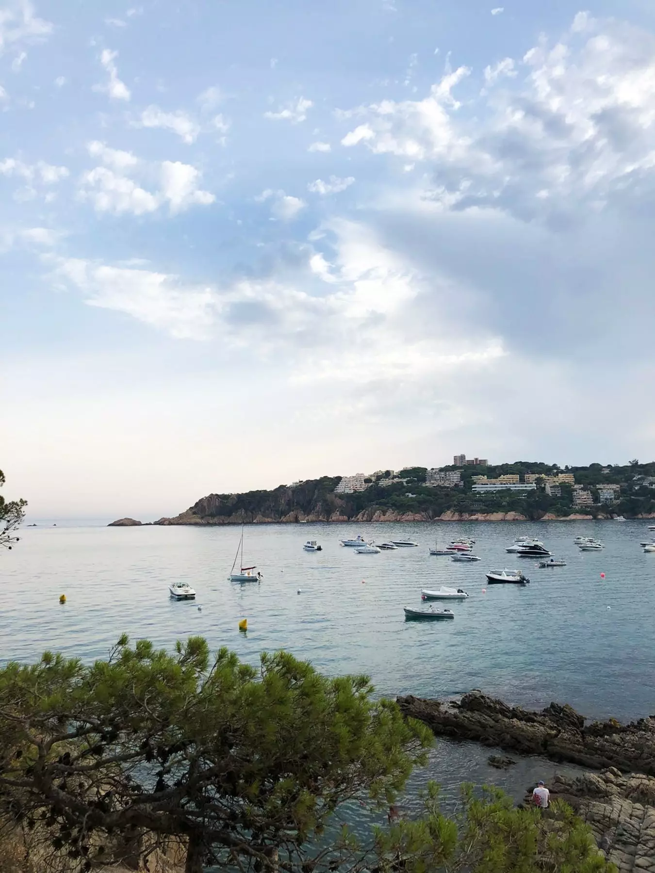 Pemandangan pantai S'Agaró dari Camí de Ronda