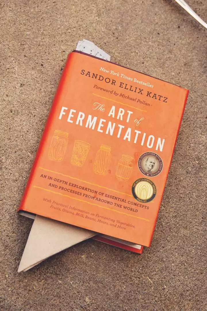 'The Art of Fermentation' "Bibelen" af de gærede på La Bruguera Empordà-hotellet.