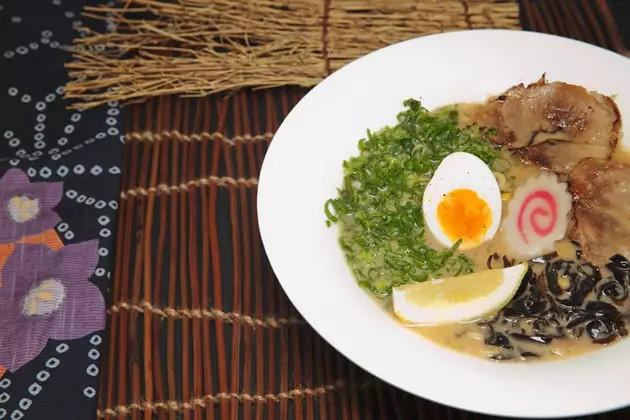 Ramen ved siden av Madrids Calle Mayor på Ramen Kagura.