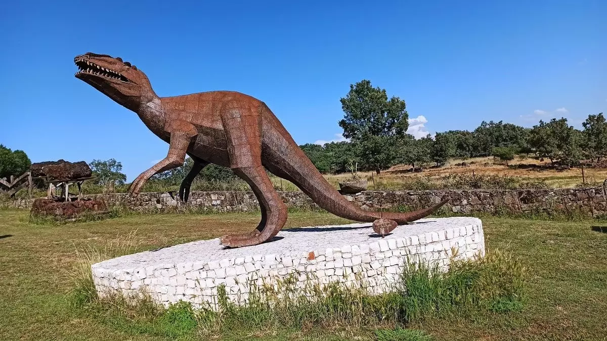 de quatro metros de La Güaña também foi forjado em Thirty Pounds. Faz parte de uma coleção de três esculturas