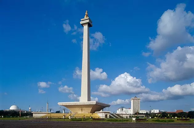 Monas သို့မဟုတ် Sukarno ၏နောက်ဆုံးတည်ဆောက်မှု