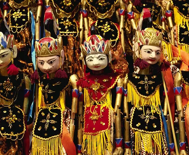 Wayang di pasar loak Surabaya