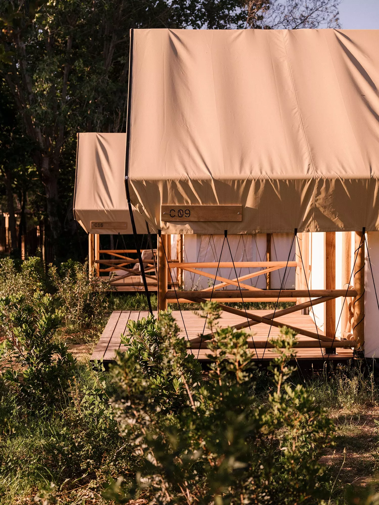 σκηνές glamping για ζευγάρια στο WeCamp Santa Cristina στο Empordà