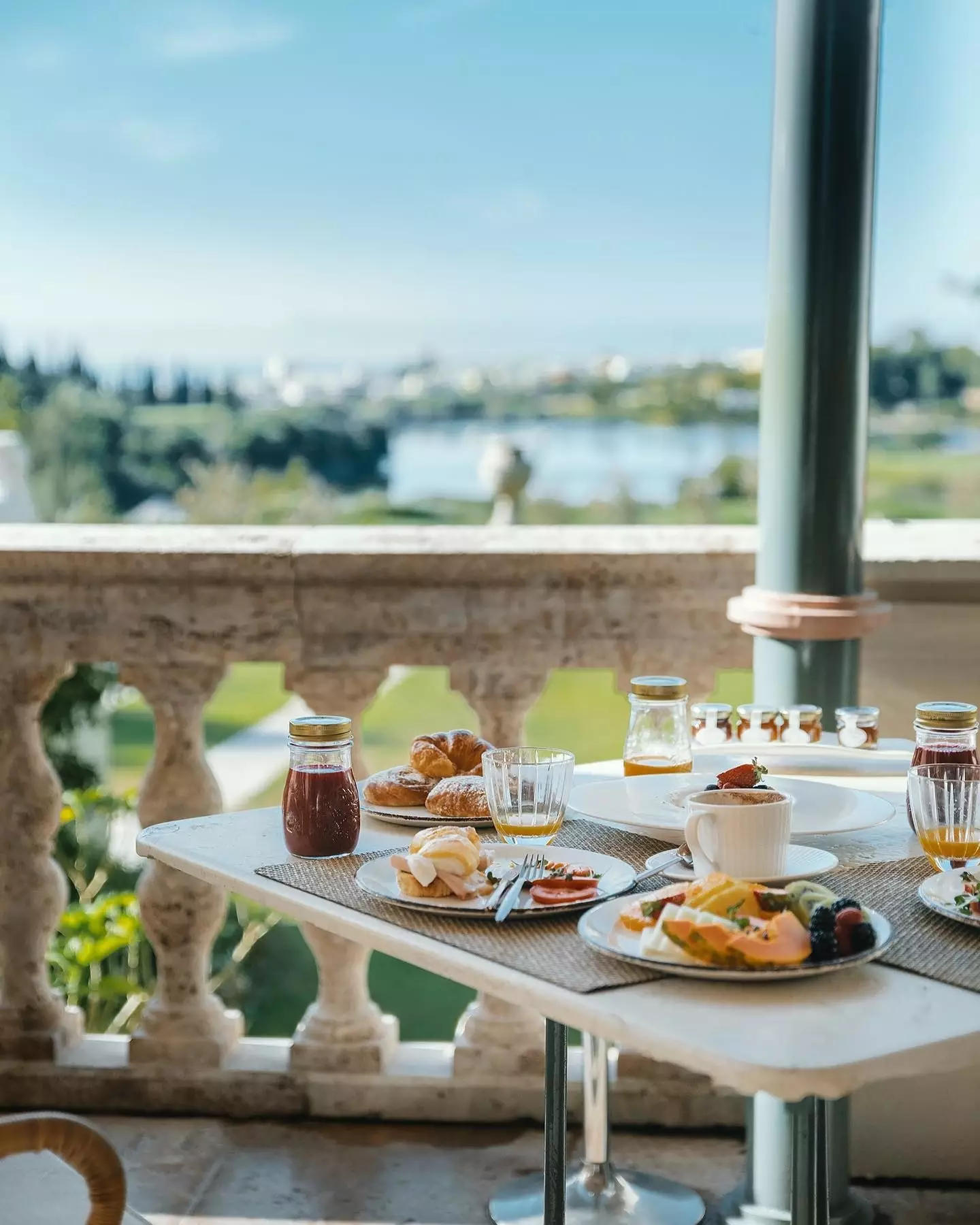 Frukost på Anantara Villa Padierna Palace.