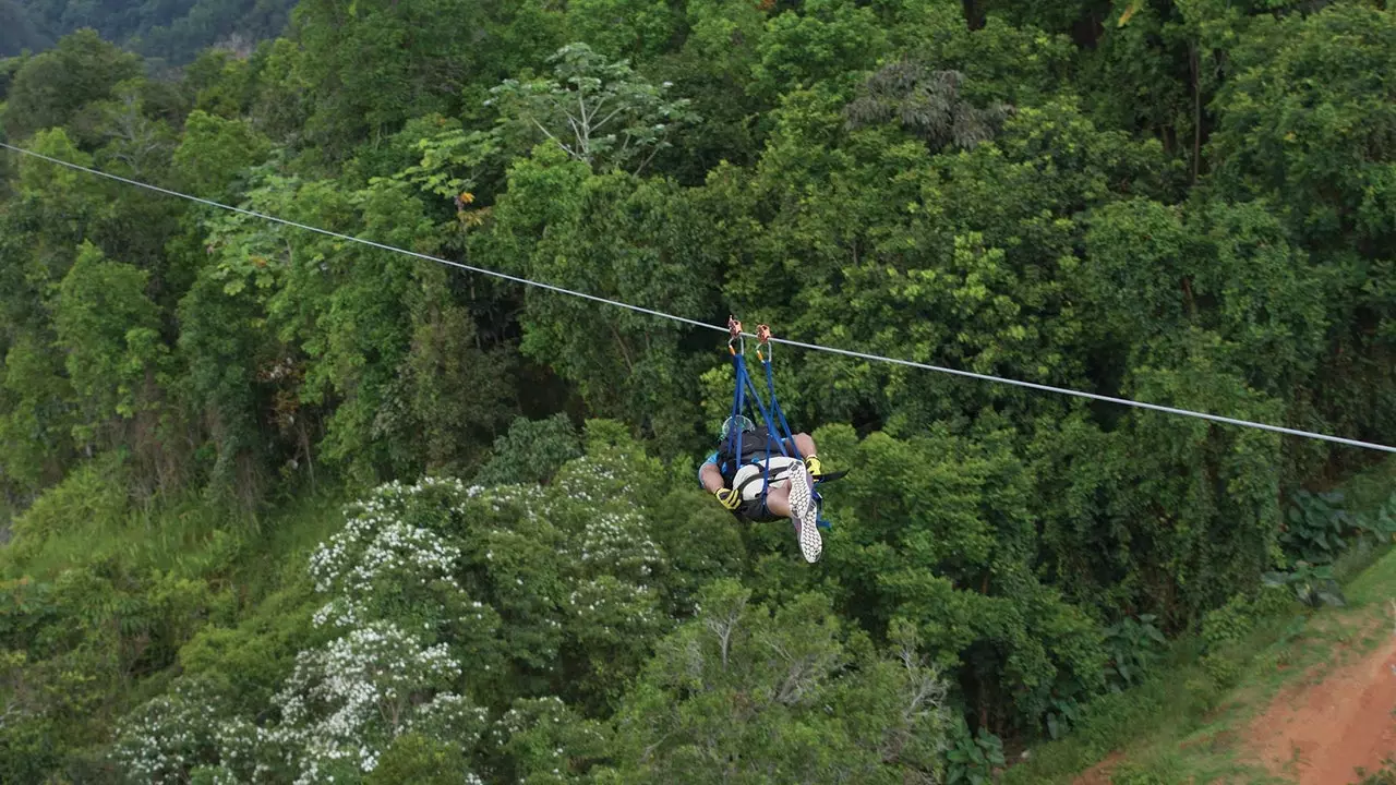 Laini ndefu zaidi ya zip duniani iko Puerto Rico