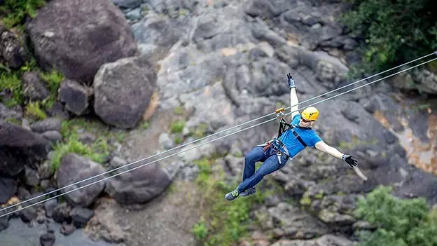 Talian zip terbesar di dunia terletak di Puerto Rico