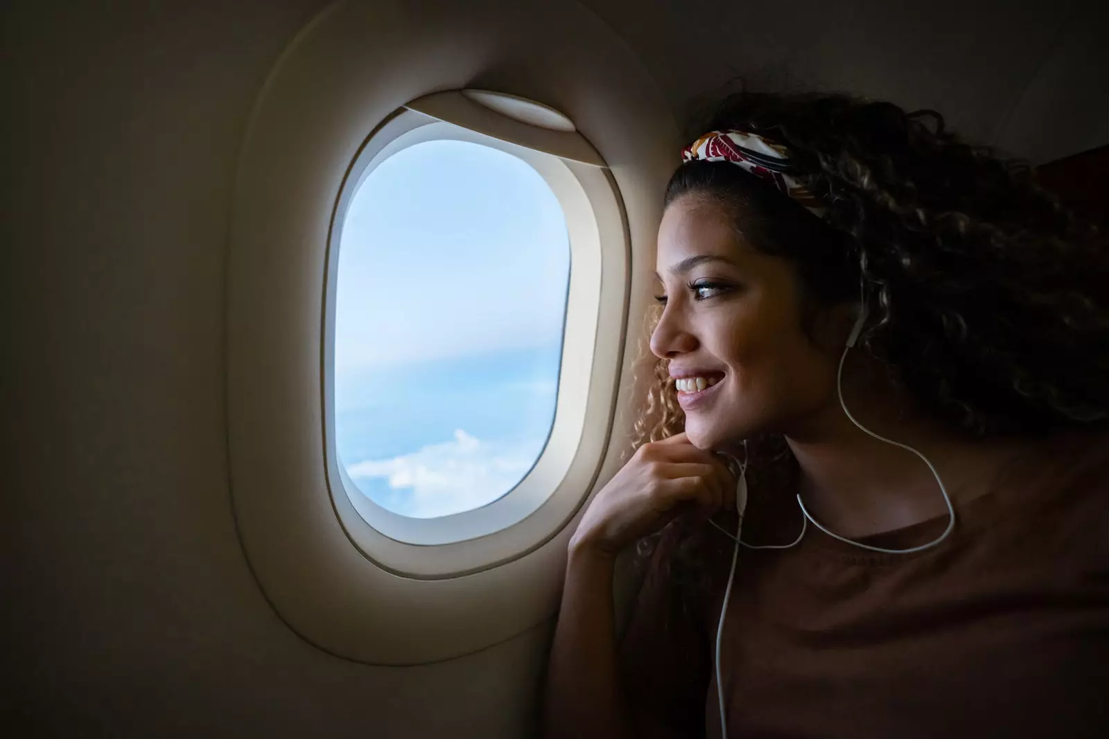 Donna fotografata durante un volo