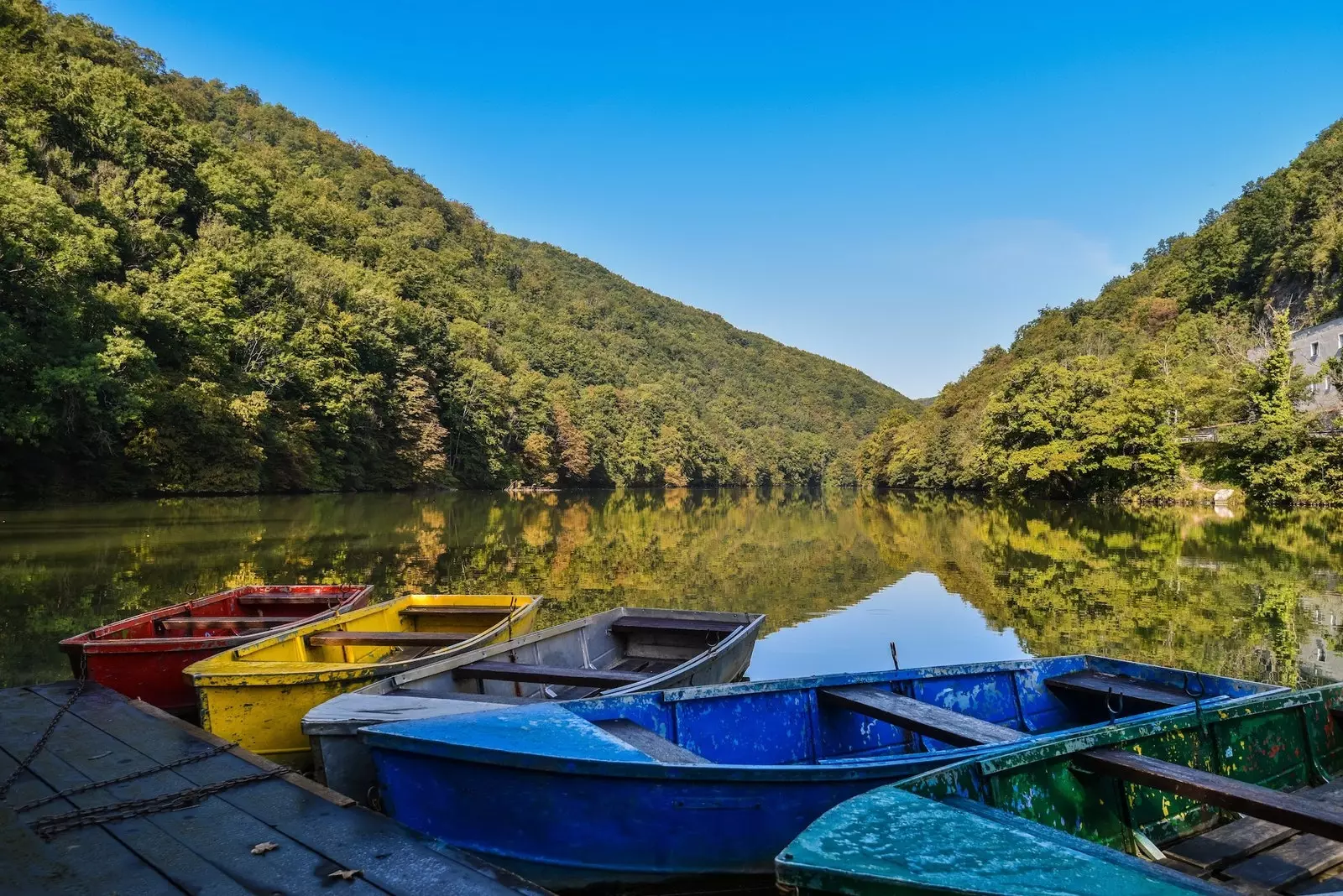 In Lillafüred you can take idyllic boat rides on Lake Hmori.