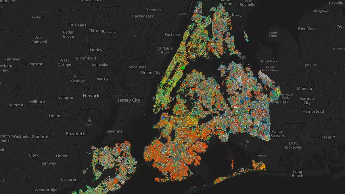 O mapa de Nova York, por entre as árvores que crescem em suas ruas