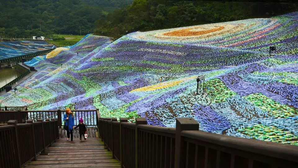 Van Gogh's 'Starry Night' Recreated With Plastic Bottles