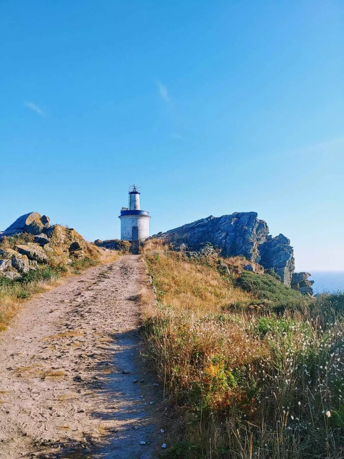 Dalam perjalanan ke mercusuar Monte del Faro, yang tertua di Cíes.