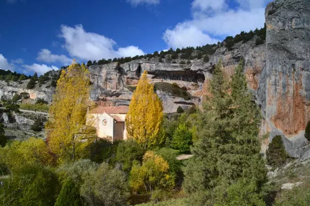 Hermitage of San Bartolom ved Lobos-elven