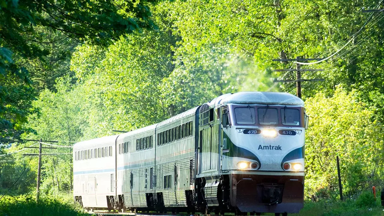 Great Dome: The Train through the Fall Landscapes of the United States and Canada