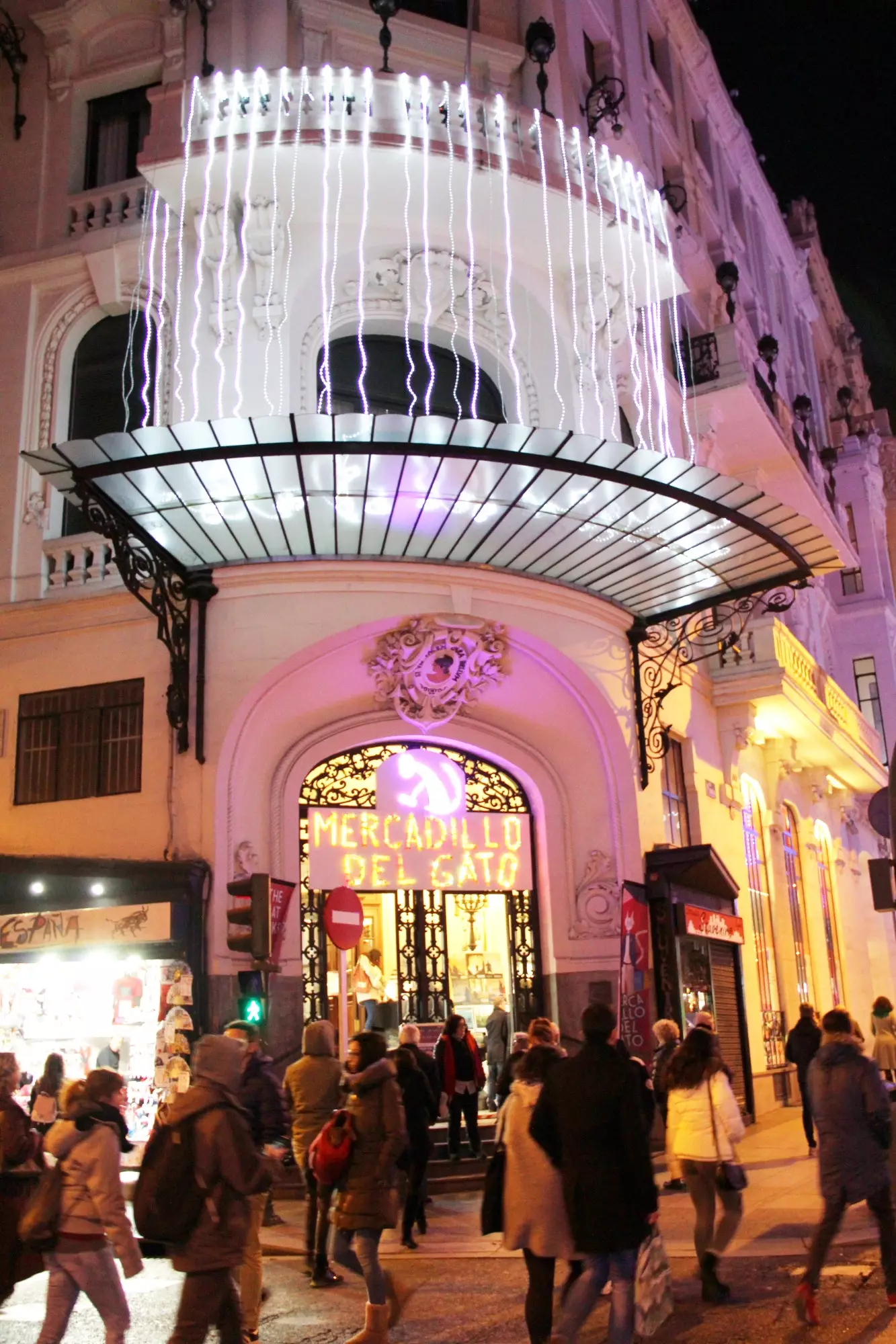 L'edició nadalenca del Mercat del Gat se celebra a la Gran Via.