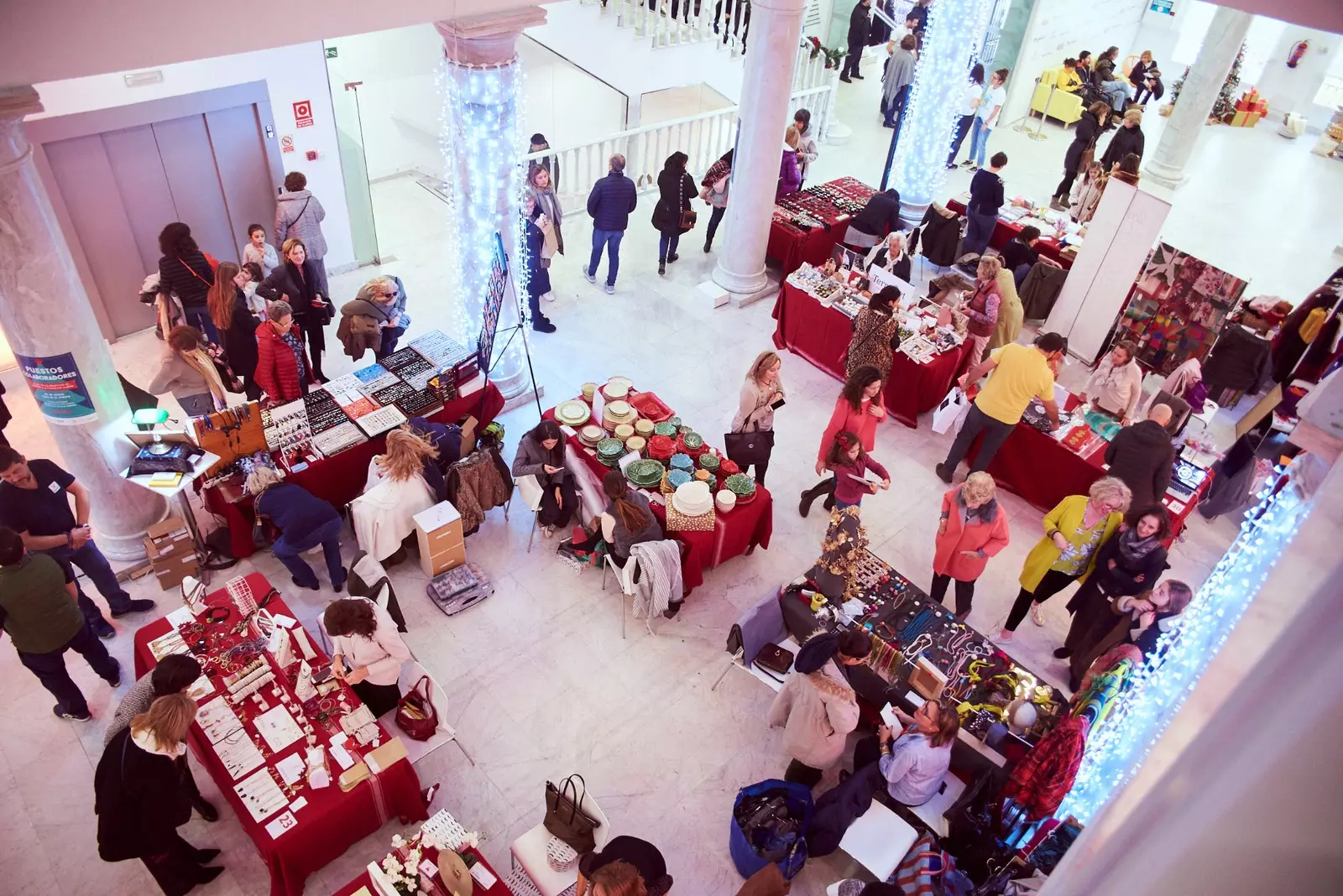 De Fundación Aladina-markt is het meest liefdadige evenement van Kerstmis.