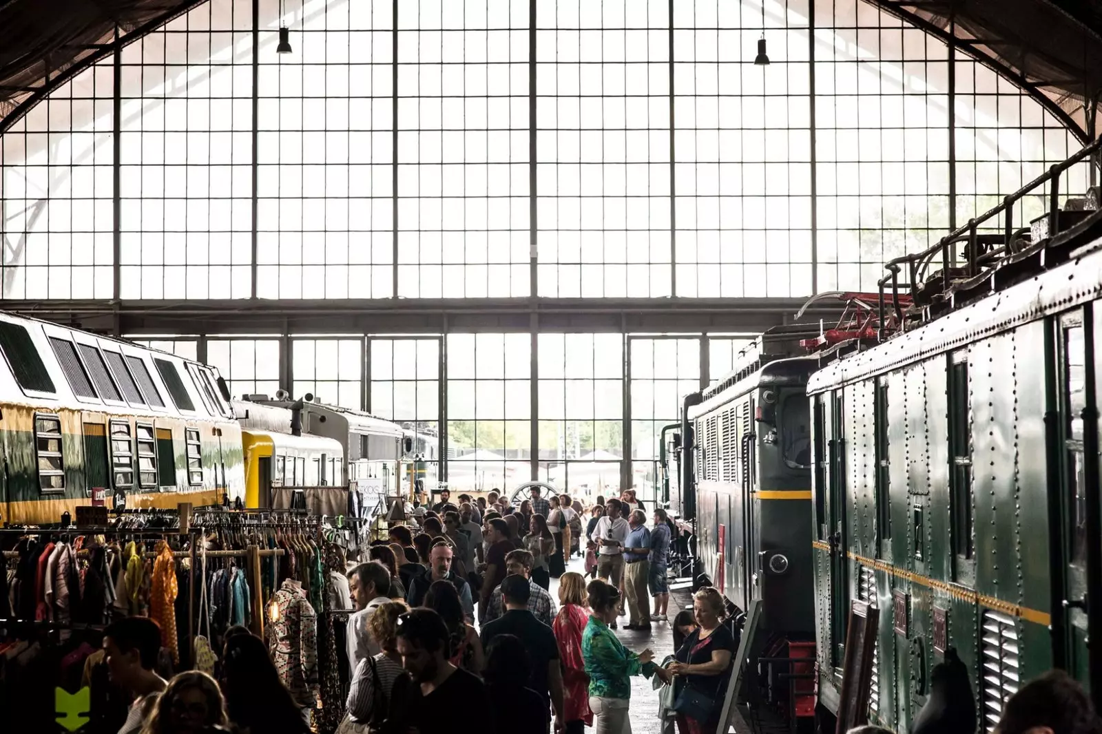 El Mercat de Motors se celebra entre trens centenaris.