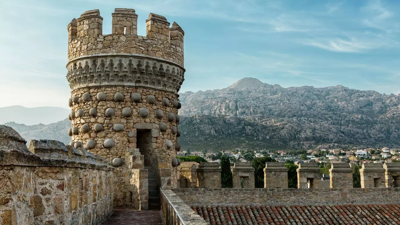 We have a new summer cinema: in the castle of Manzanares el Real!