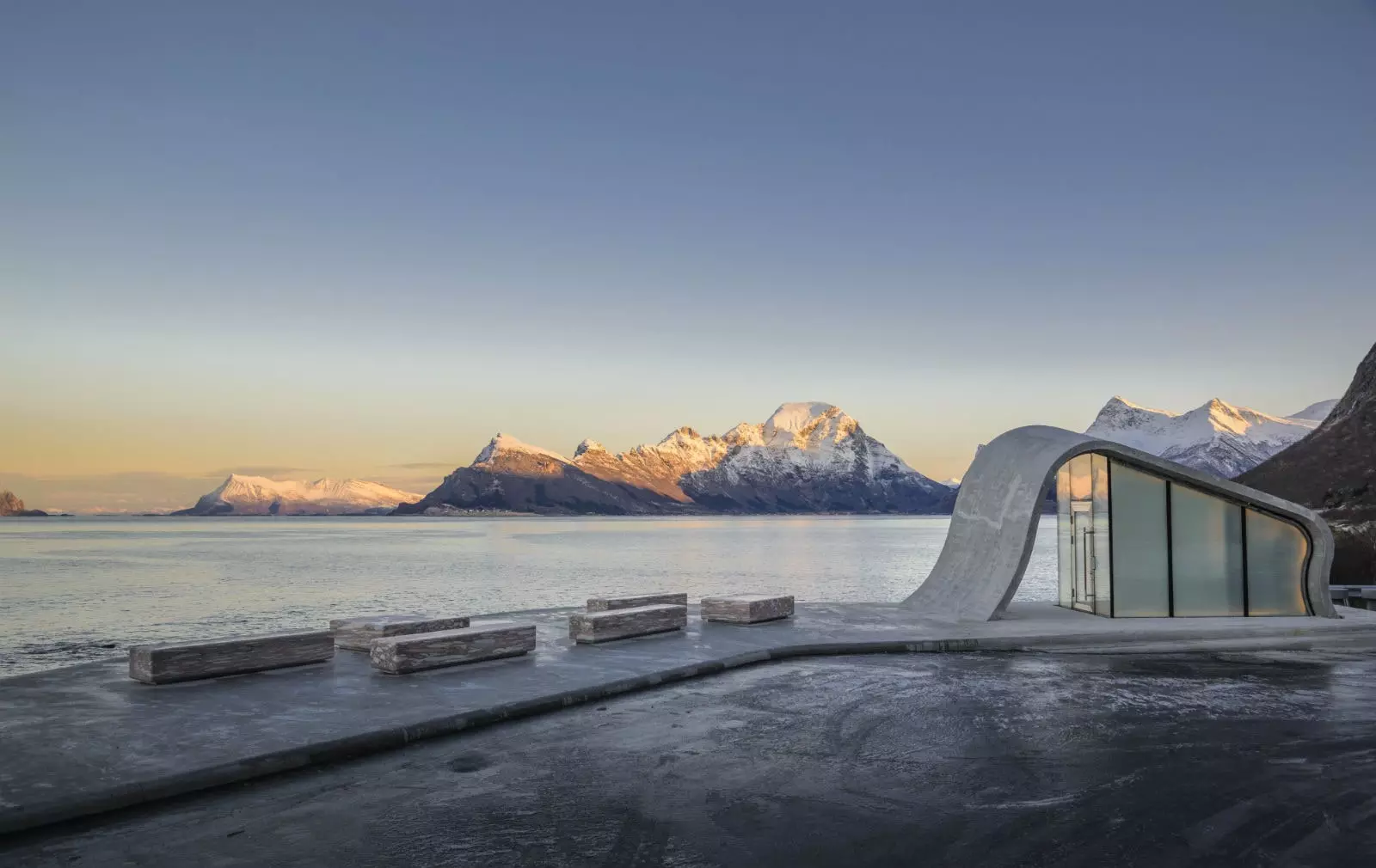 Eenzegaarteg Meenung vun der Norweegesch fjords.