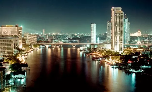 Chao Phraya mto usiku