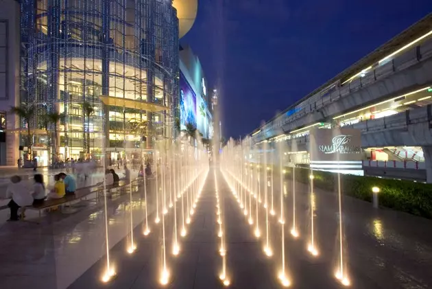 Exterior of the Siam Paragon shopping center