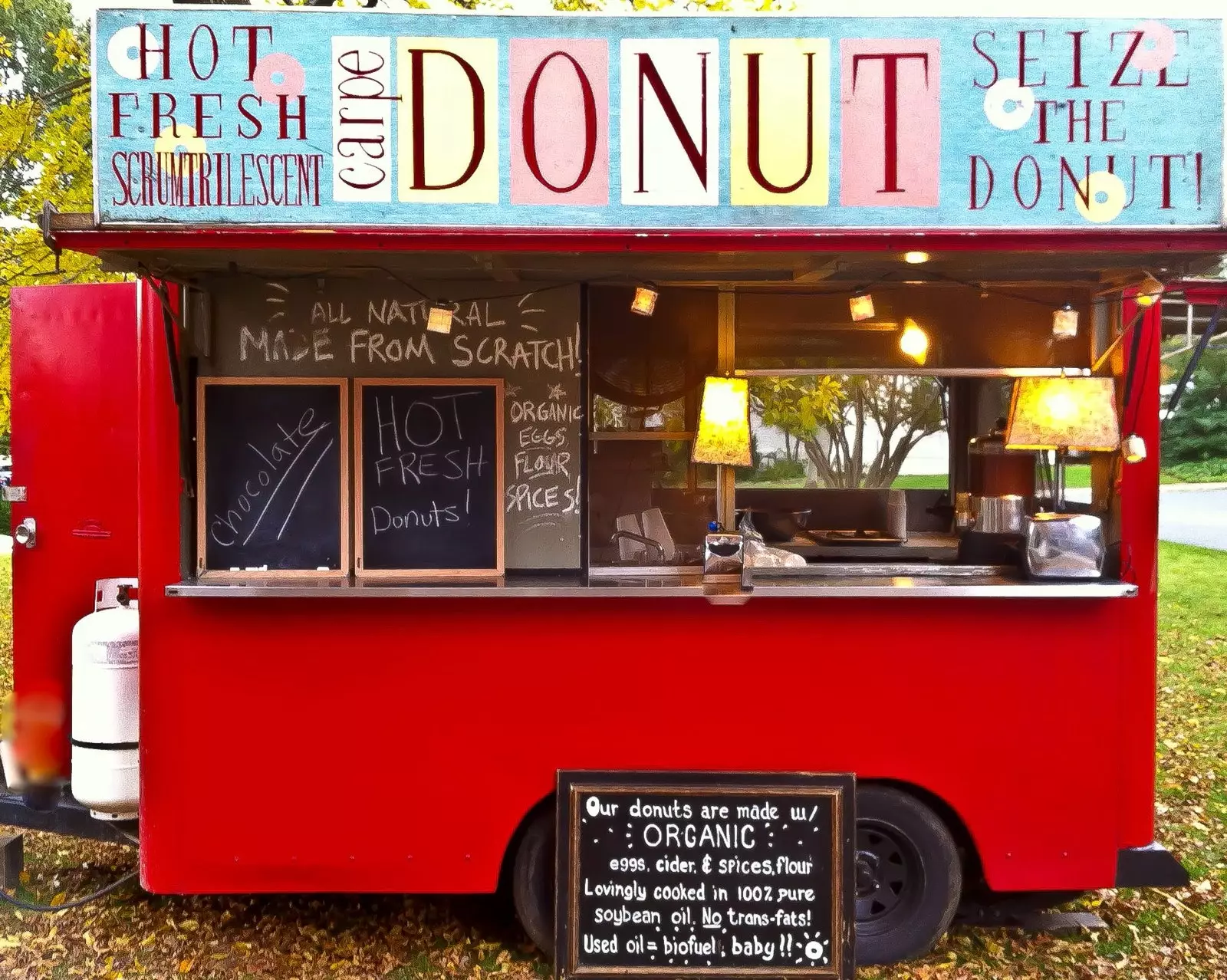 De donuts van Carpe Donut zijn eenvoudig en heerlijk, maar als je wilt innoveren, vraag dan naar degene die doordrenkt is met cider.