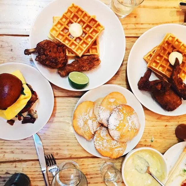 Frittéiert Poulet mat Eisekuchen zu Fuku