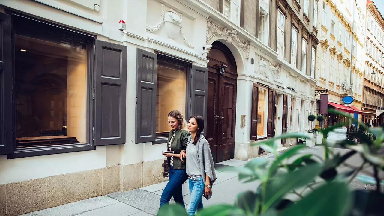 Mar a tháinig smaoineamh cruinneadóir Spáinneach chun bheith ar an tseirbhís is nuálaí ag Airbnb