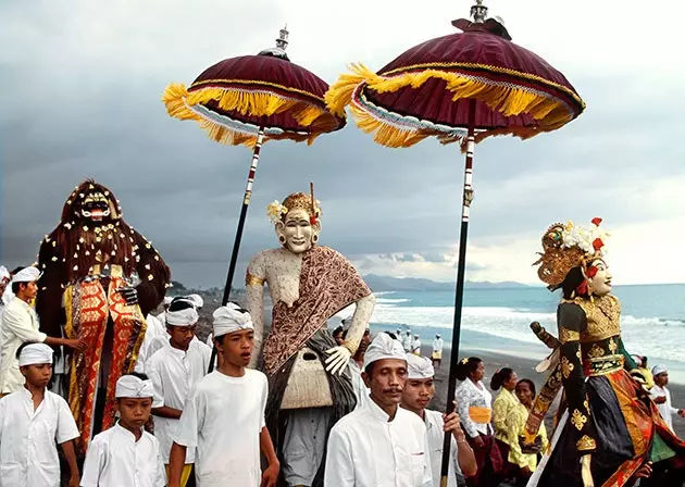 Een religieuze ceremonie op het eiland