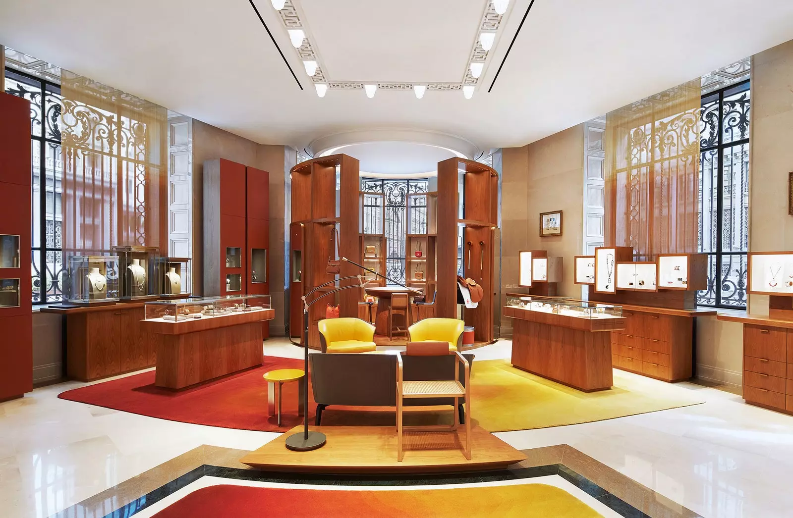 Obre la boutique d'Hermès a la proa de Galeria Canalejas