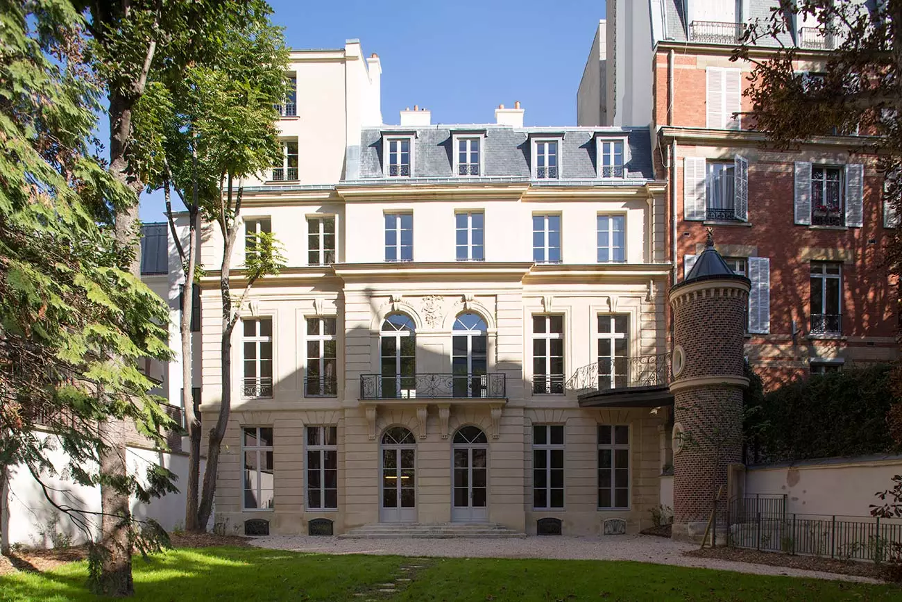 Le Facade of the Grand Muse du Parfum in Paris