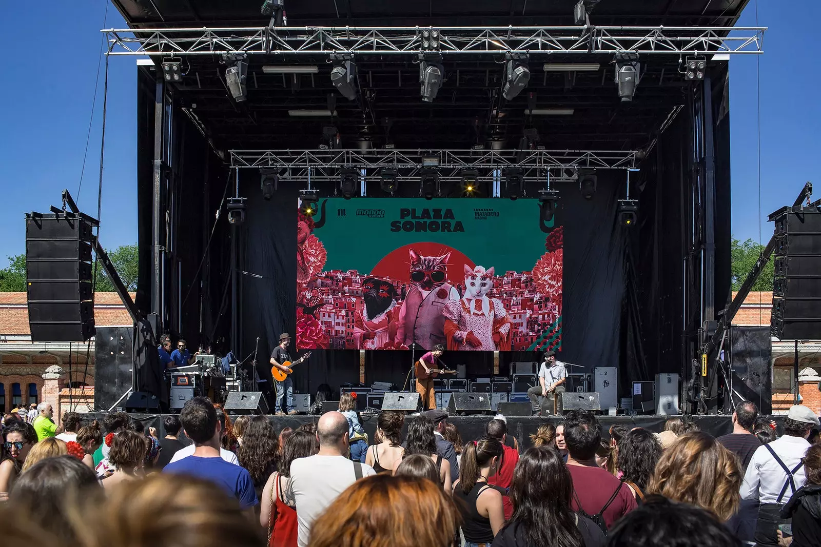 San Isidro Route 2019 neļķes un postmodernitāte