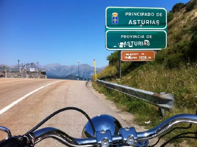 Fräiheet op zwee Rieder waart op Iech an Asturien