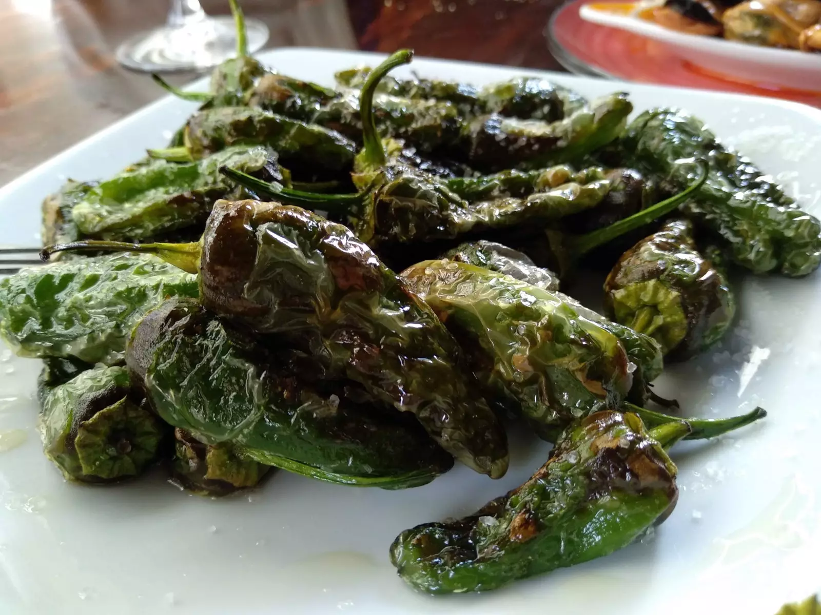 Tavern 또는 Tarabelo의 Padron Peppers