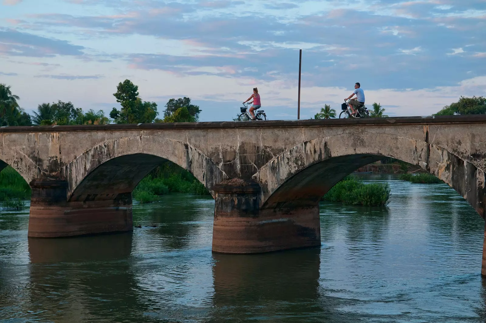 Don Khone und Don Det sind durch diese Brücke verbunden