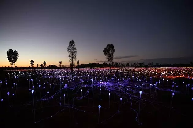 Karpet lampu menerangi Gurun Merah Australia